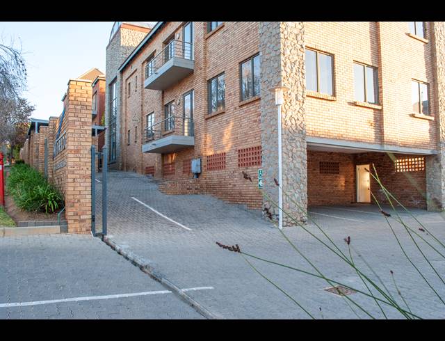 658M² OFFICE FOR SALE IN MIDRIDGE PARK